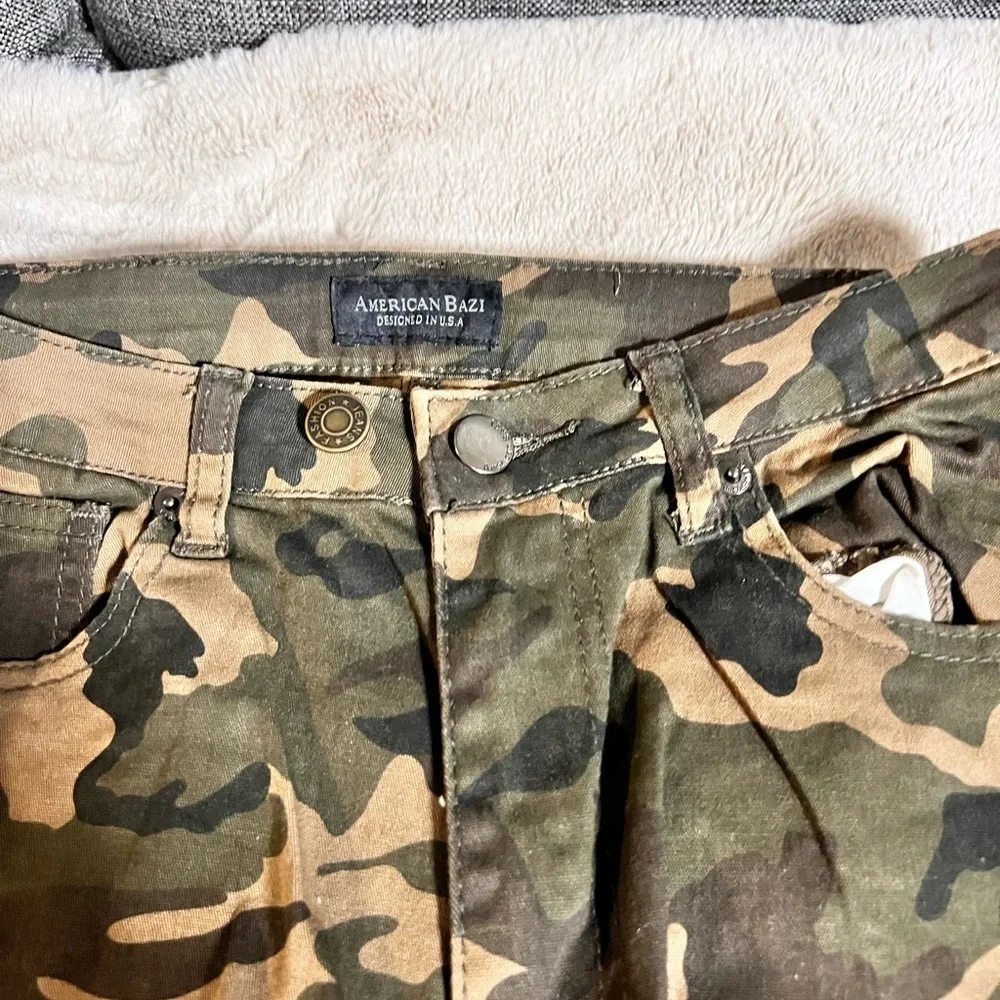Camouflage jeans